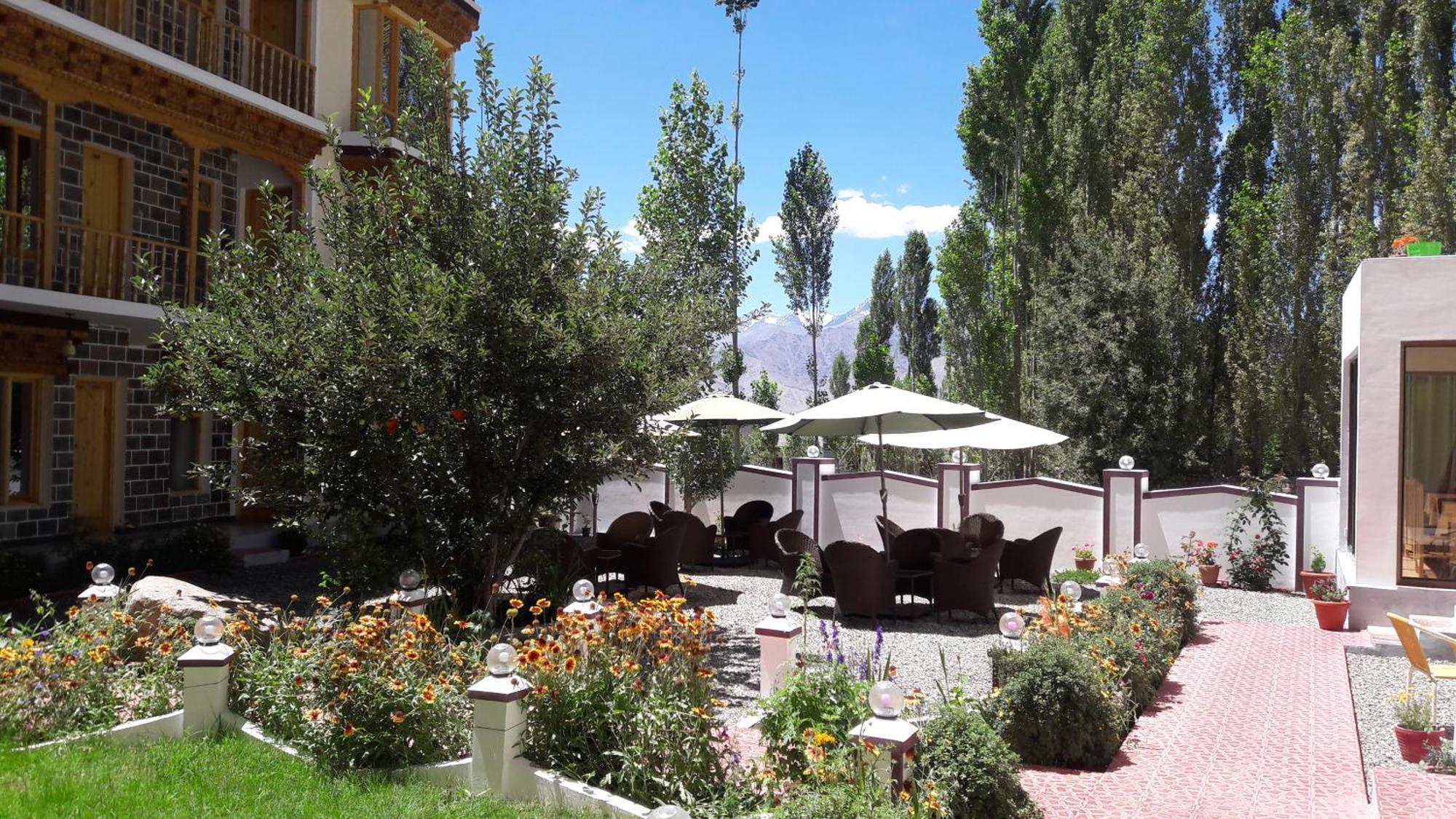 לה Hotel Lhalingkha מראה חיצוני תמונה